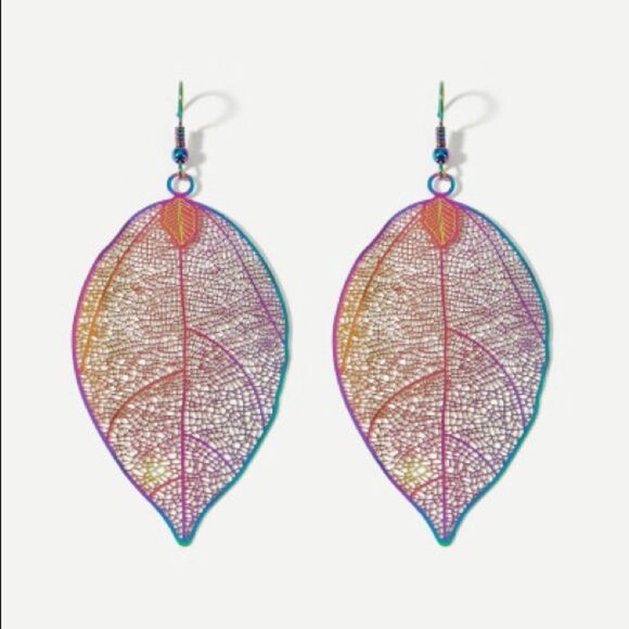 NWT Leaf Shaped Filigree Pierced Earrings - Picture 2 of 5